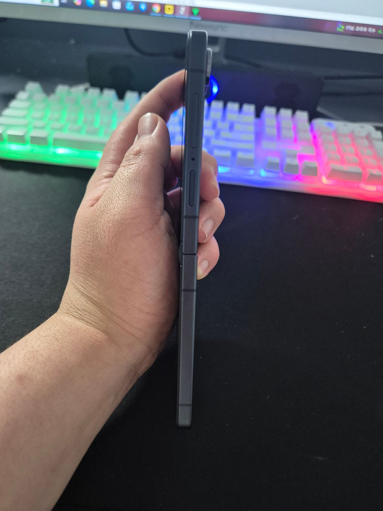 갤럭시 Z플립7 쉐도우블랙 256G 이미지