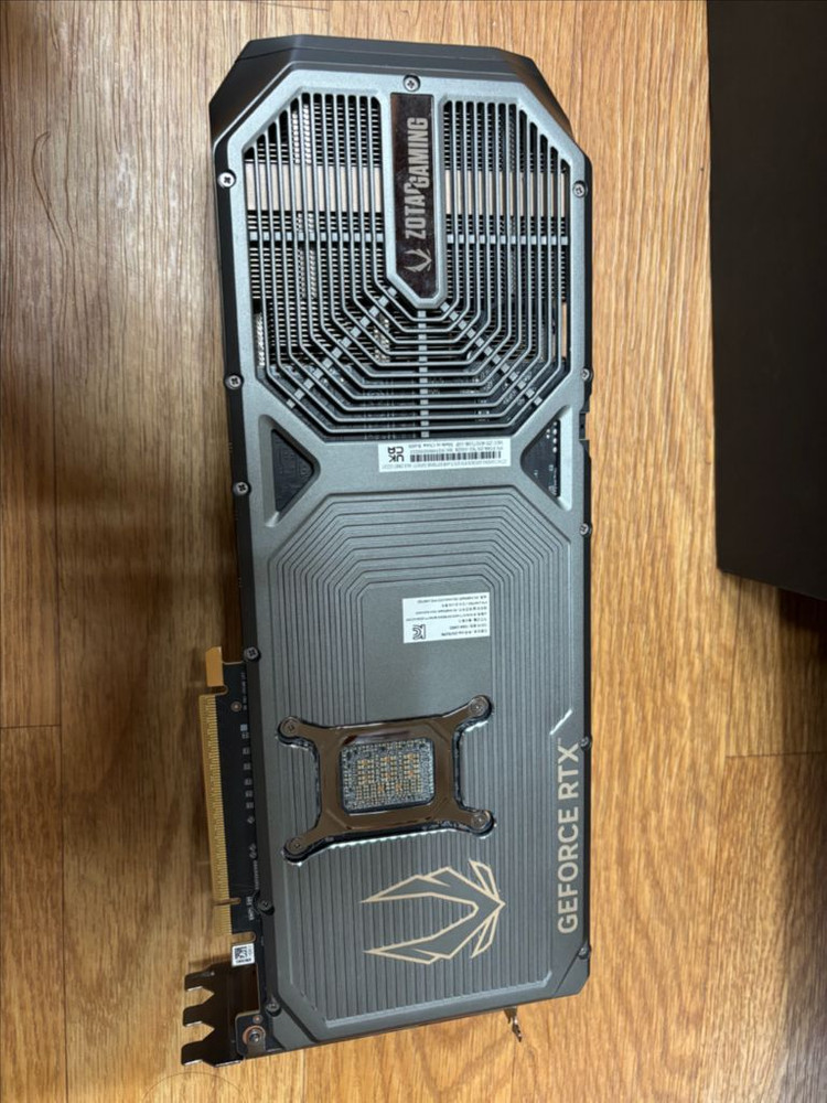 조택 rtx5070ti amp extreme 이미지