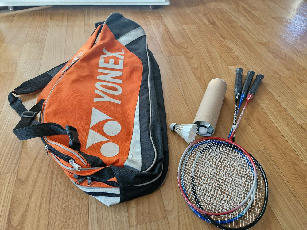 xinnex graphite 배드민턴 라켓 3개 + YONEX 스포츠 가방 이미지