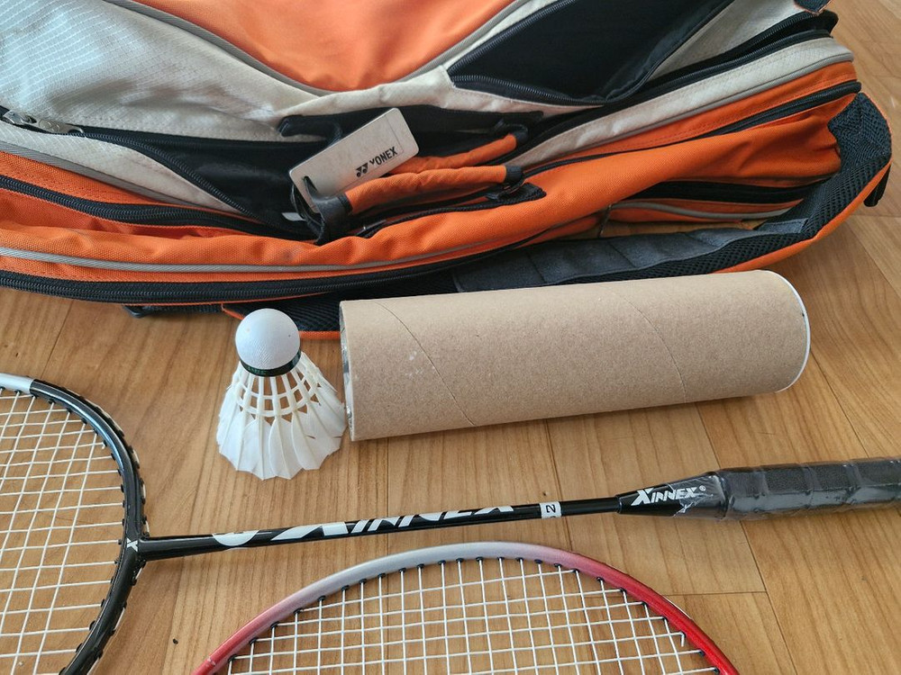 xinnex graphite 배드민턴 라켓 3개 + YONEX 스포츠 가방 이미지