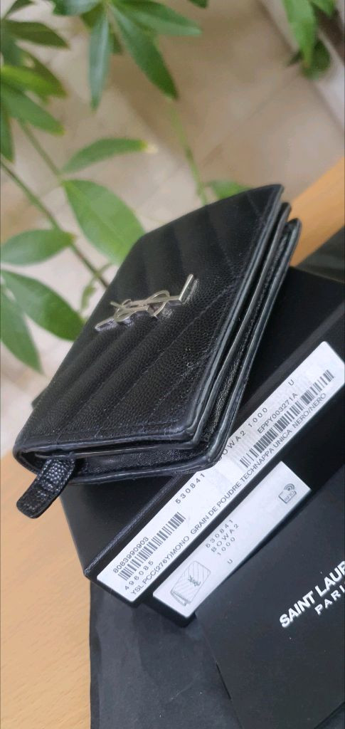 입생로랑 생로랑 반지갑/지갑 블랙 정품S급(감정O)구찌프라다루이비통디올고야드샤넬셀린느보테가생로랑발렌시아가버버리가방 이미지