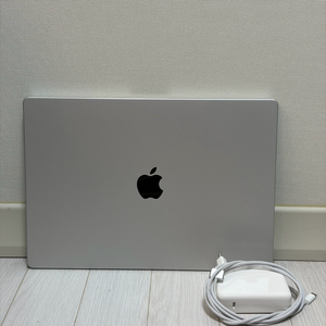 [S급] 맥북 프로 16인치 M3 Max 실버 영문 (36GB / 1TB) + 충전기 이미지