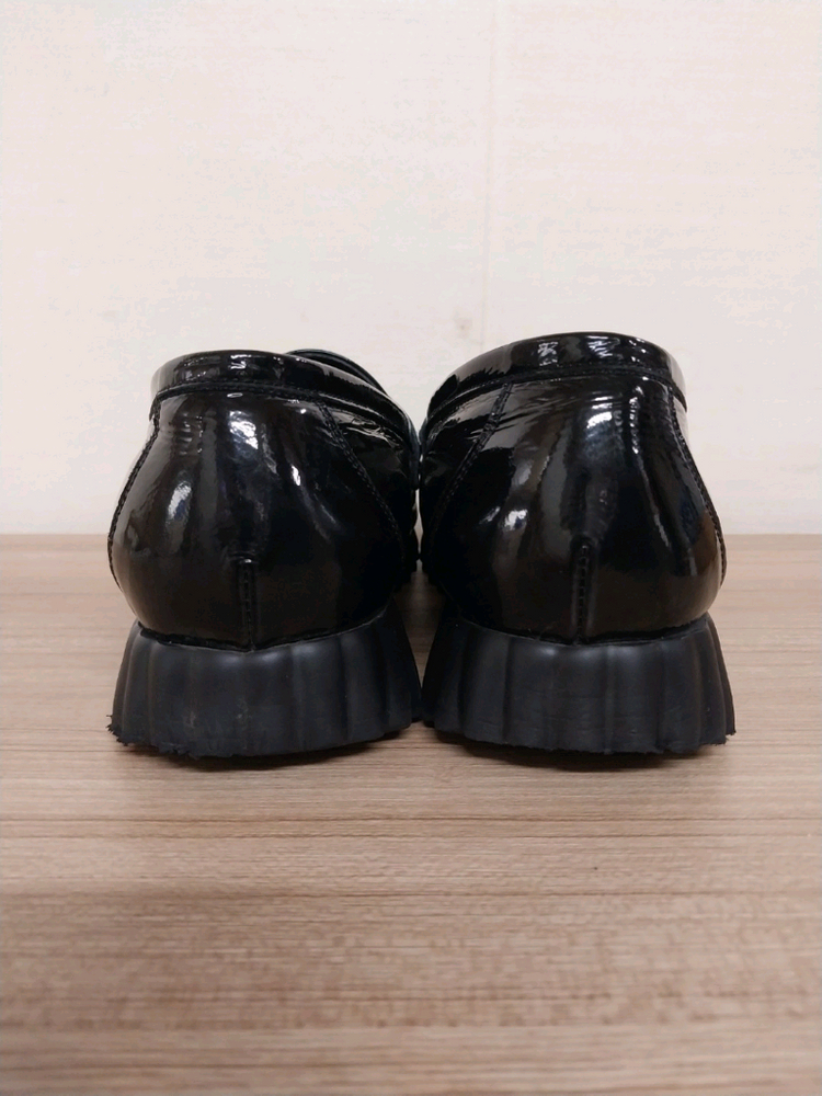 여성 가이거 블랙 에나멜 페더 로퍼 (250) 이미지