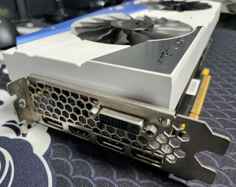 이엠텍 GTX 1080 제트스트림 고장 이미지