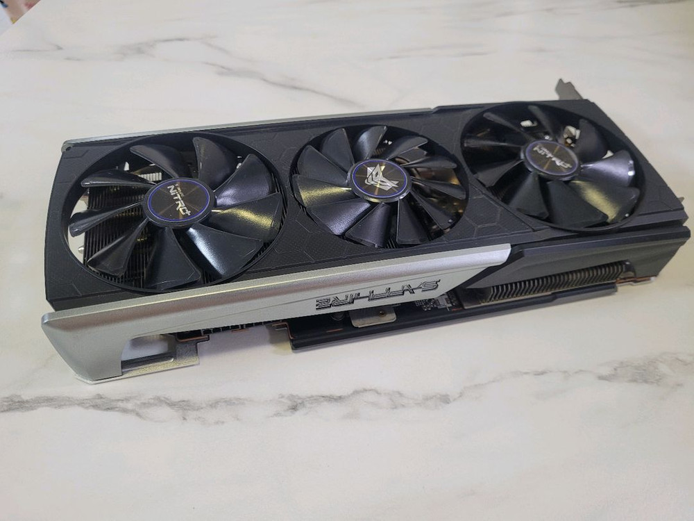 AMD 라데온 니트로+ RX5700XT OC 8G 그래픽카드 이미지