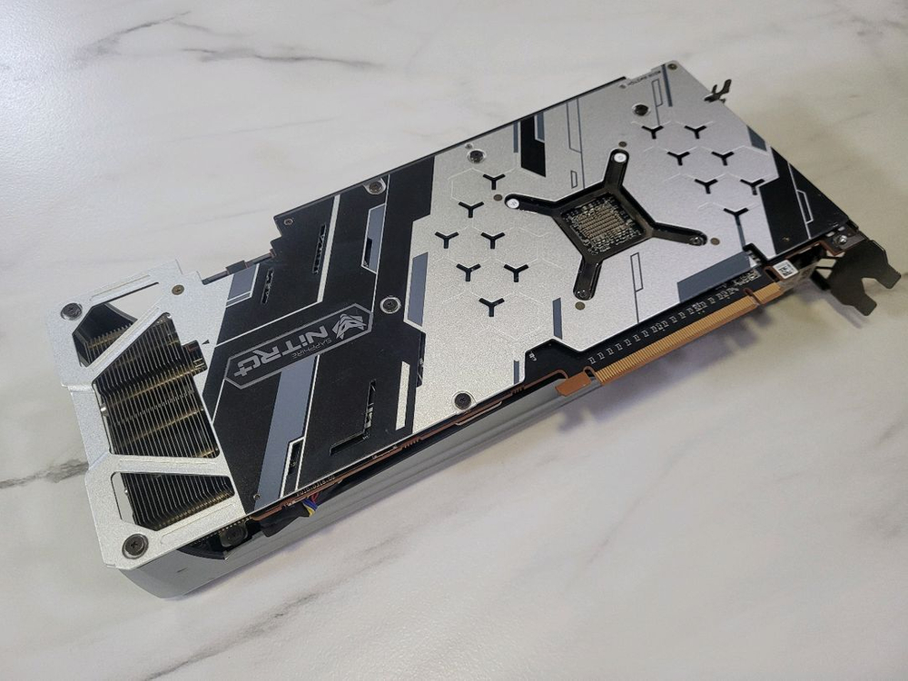 AMD 라데온 니트로+ RX5700XT OC 8G 그래픽카드 이미지