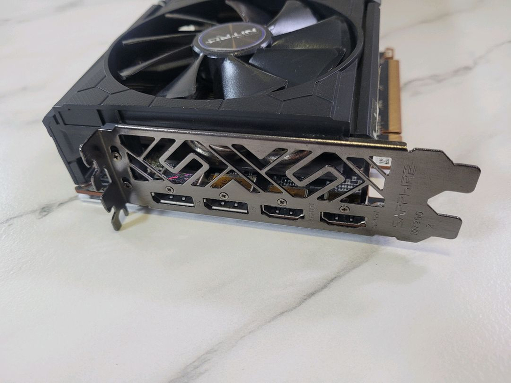 AMD 라데온 니트로+ RX5700XT OC 8G 그래픽카드 이미지