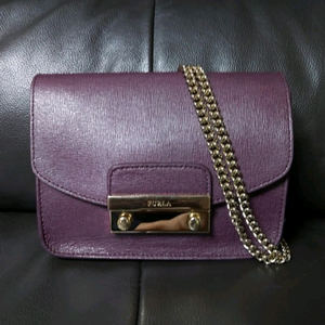 FURLA Julia 체인 퍼플 사피아노 레더 미니 크로스바디 백/숄더백 이미지