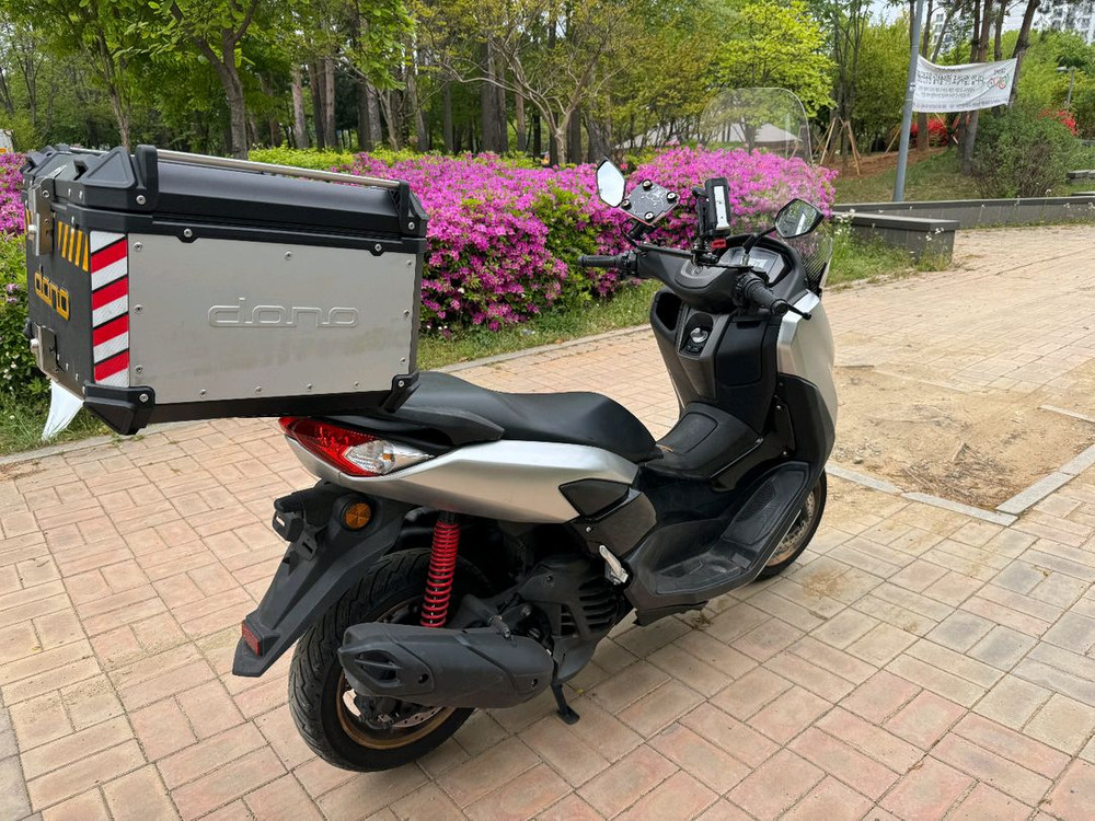 야마하 nmax125 23년 abs 멧실버컬러 팝니다 이미지