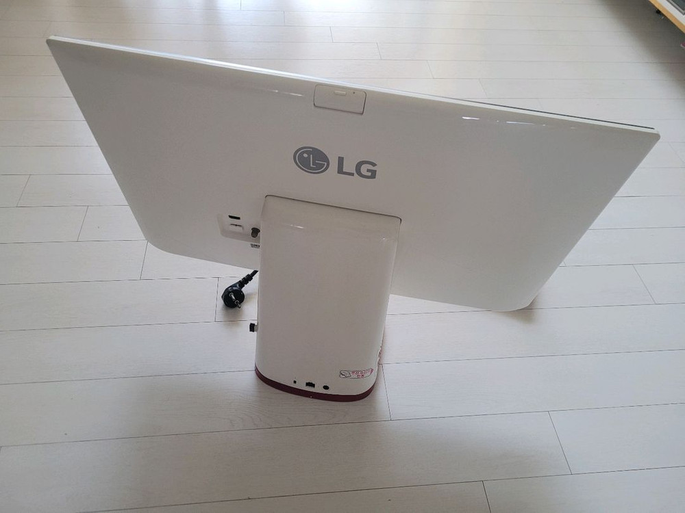 LG 올인원 일체형 컴퓨터 무선 키보드 마우스 포함 이미지