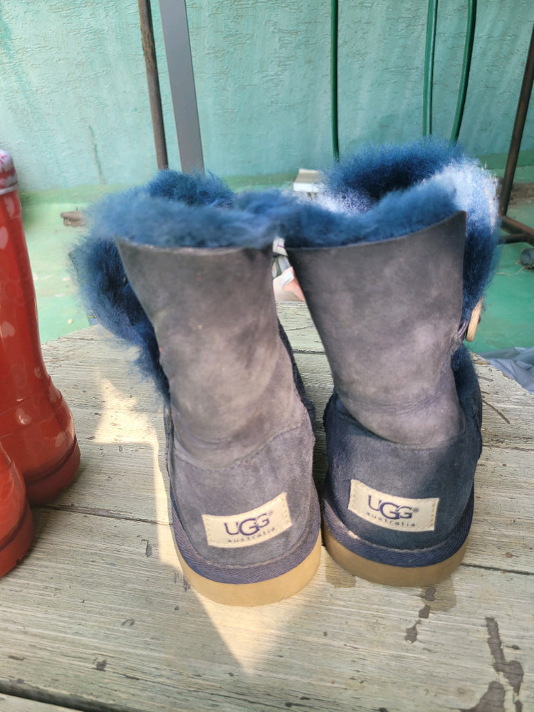 UGG 털부츠와 귀여운 헬로키티 장화 세트 이미지