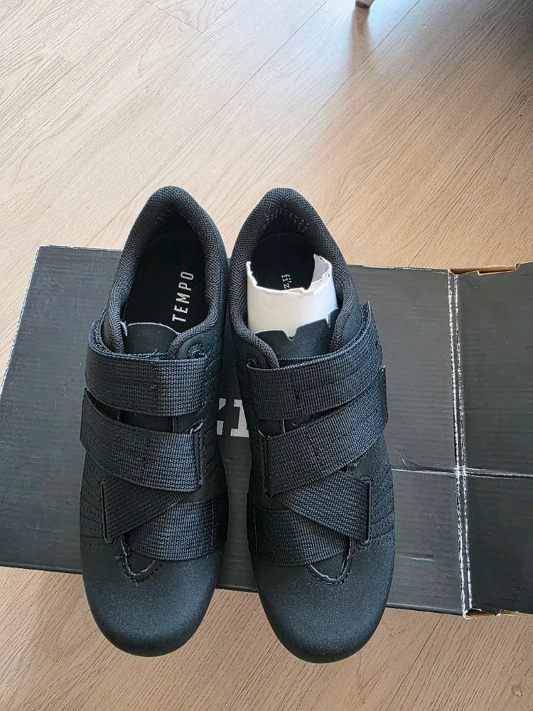 클릿 사이클링 슈즈 이미지