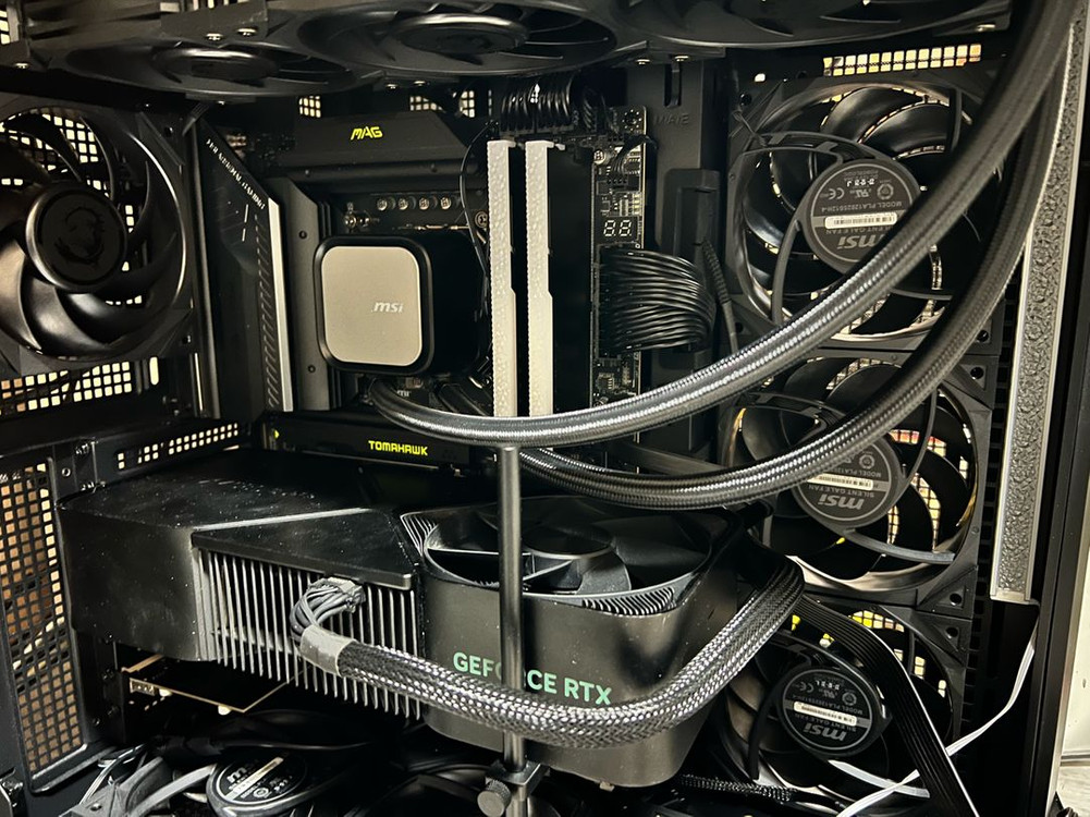 데스크탑 PC 완본체(285k/48gb/4080super FE) 판매합니다. 이미지