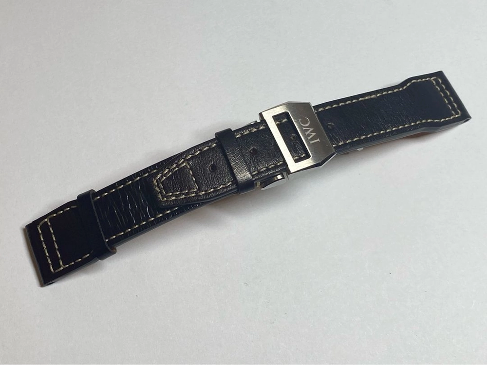 iWC 파일럿 가죽 블랙 스트랩 디버클 이미지