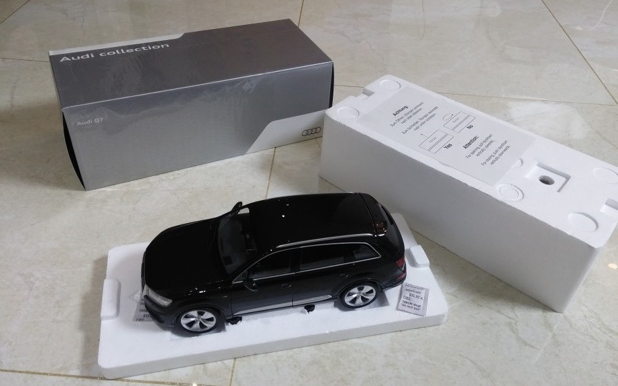 Minichamps 1:18 아우디 Q7 2015 블랙 1/18 이미지