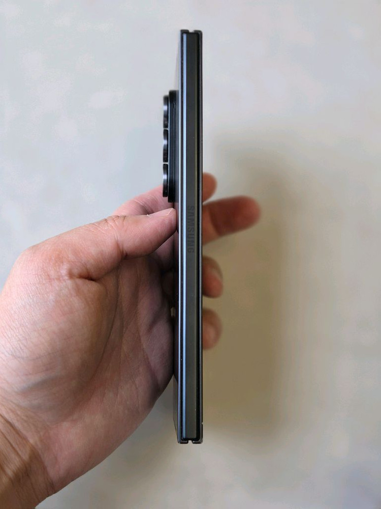 갤럭시 Z폴드7 1TB 자급제 제트 블랙 16GB 메모리 이미지