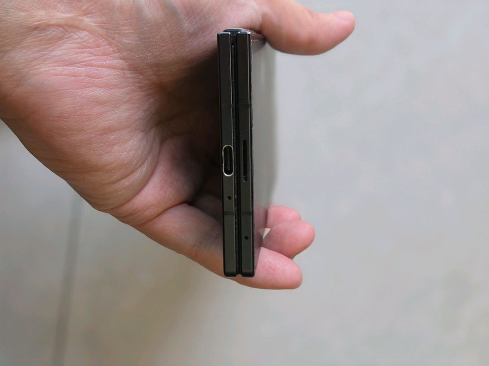 갤럭시 Z폴드7 1TB 자급제 제트 블랙 16GB 메모리 이미지