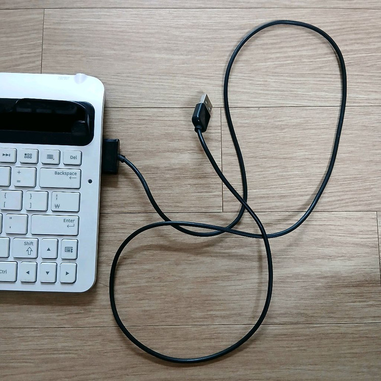 삼성 갤럭시 탭 GT-P7500 키보드 도크 화이트 이미지