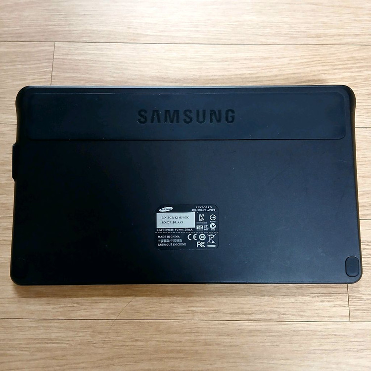 삼성 갤럭시 탭 GT-P7500 키보드 도크 화이트 이미지