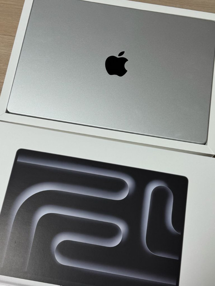 애플 맥북 프로 M5칩 14인치 실버 32GB 메모리 1TB 이미지