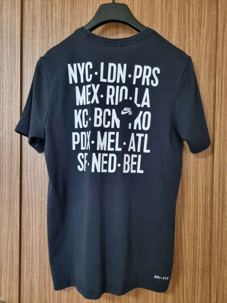 NIKE 나이키SB 앞 뒤 로고 드라이핏 블랙 반팔 M사이즈 국내 103사이즈 판매합니다~! 이미지