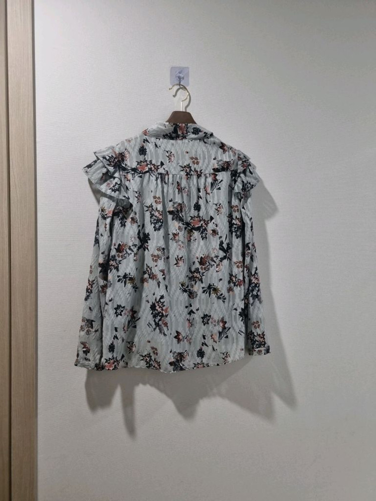 한섬 SJSJ 플라워 프릴 블라우스 이미지