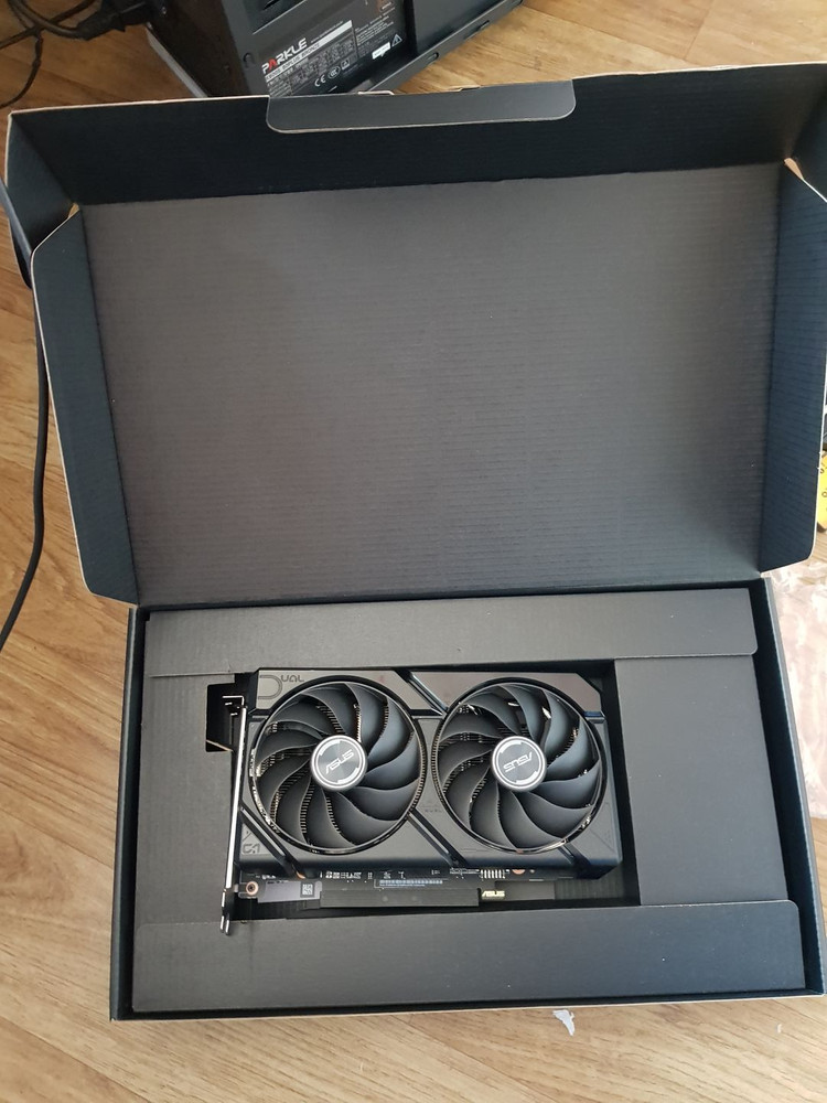Rx 9060 d6 8G 그래픽카드 이미지