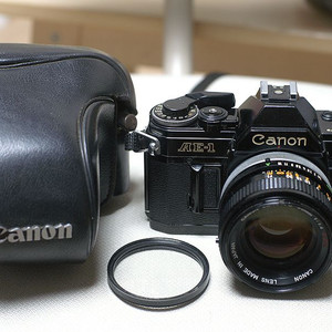 캐논 베스트셀러 AE-1(FD50mm 1.4 S.S.C ) 블랙버젼(케이스포함) 팝니다 이미지