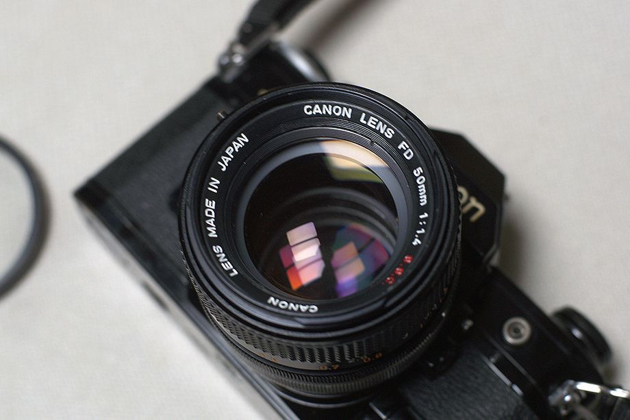 캐논 베스트셀러 AE-1(FD50mm 1.4 S.S.C ) 블랙버젼(케이스포함) 팝니다 이미지