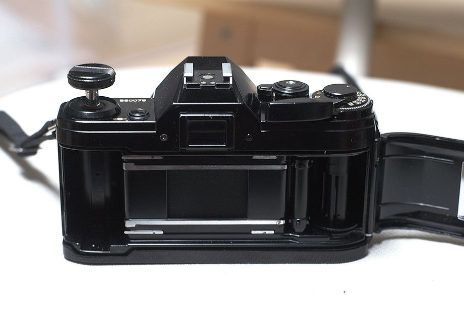 캐논 베스트셀러 AE-1(FD50mm 1.4 S.S.C ) 블랙버젼(케이스포함) 팝니다 이미지