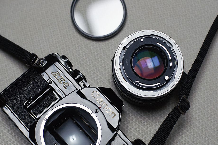 캐논 베스트셀러 AE-1(FD50mm 1.4 S.S.C ) 블랙버젼(케이스포함) 팝니다 이미지
