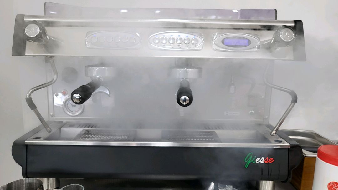 비에프씨 지에쎄 커피머신과 체아도E37R 전자동 그라인더 포함 이미지