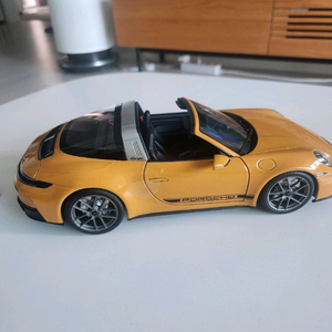 노레브 포르쉐911타르가 1:18 이미지