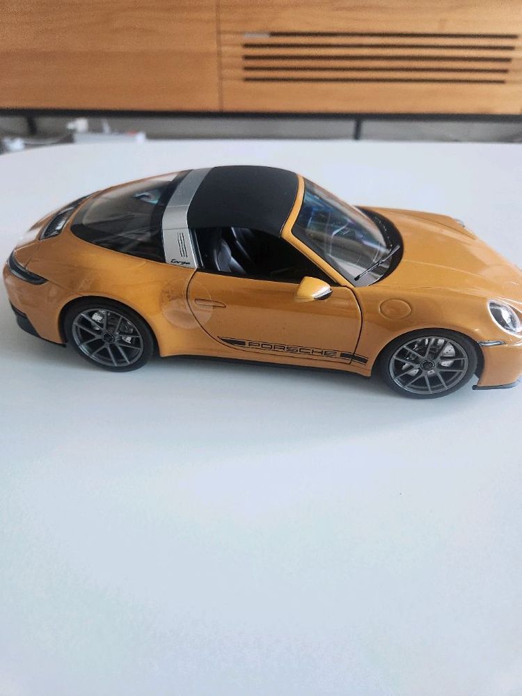 노레브 포르쉐911타르가 1:18 이미지