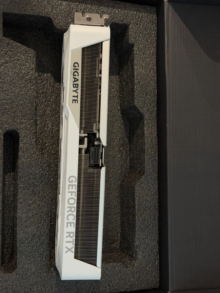 기가바이트 RTX5070 이미지