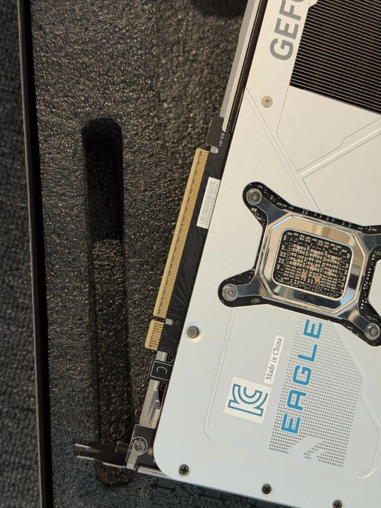 기가바이트 RTX5070 이미지