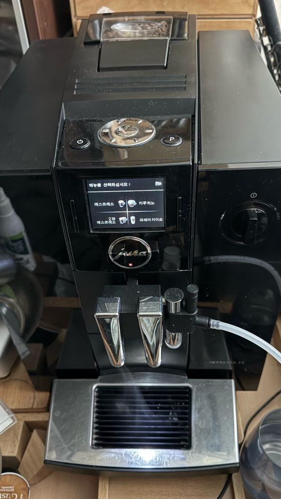 JURA impressa F8 유리 커피머신 이미지