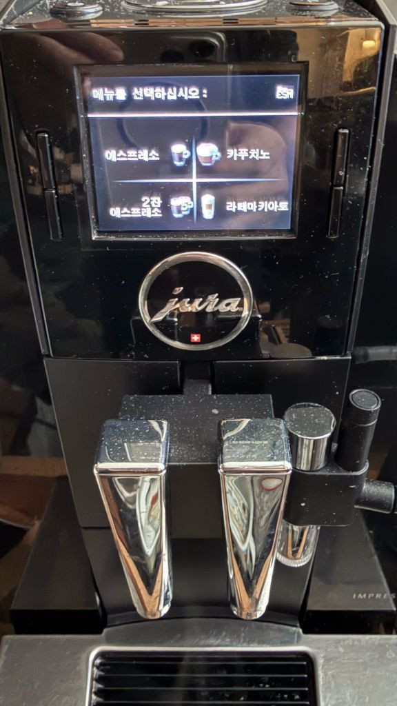 JURA impressa F8 유리 커피머신 이미지