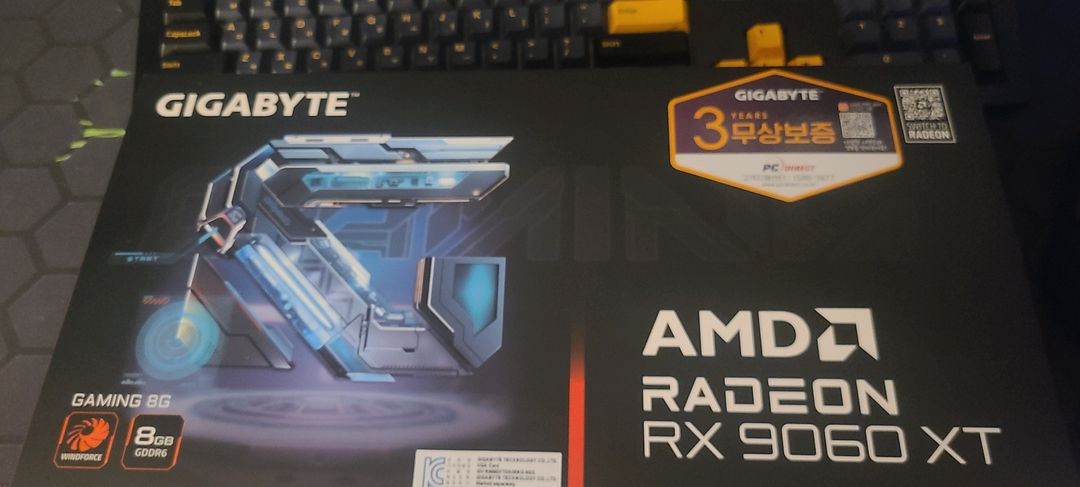 미개봉 기가 RX 9060 XT 게이밍 그래픽카드 이미지