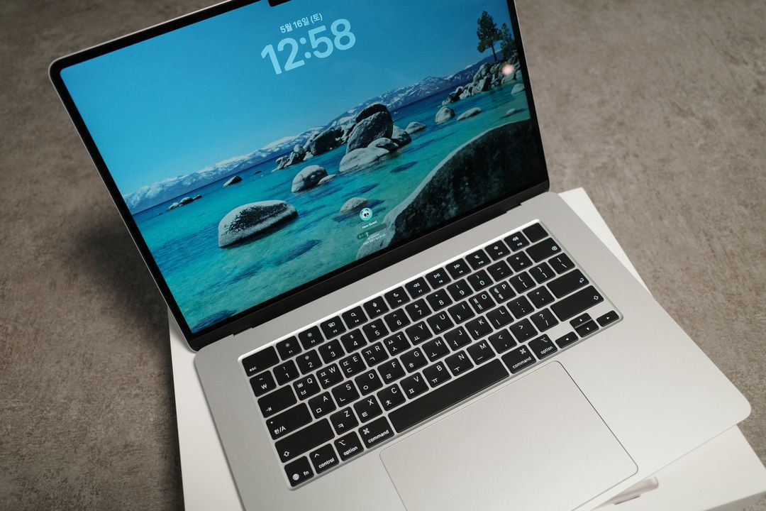 맥북에어 15인치 M5 (16g, 512gb) 실버 판매합니다. 이미지