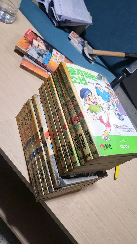 울지않는소년 아홉개의빨간모자 이상무 이미지