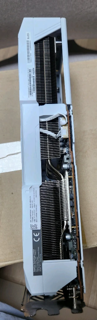 사파이어 rx 9070xt pure 퓨어 이미지