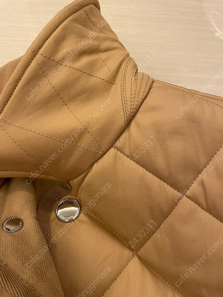 BURBERRY 버버리 다이아몬드 퀼팅 로고 남성 자켓 23SS 8058116 판매 이미지