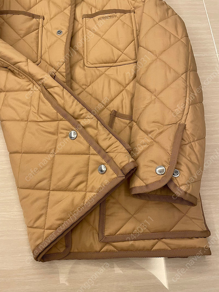 BURBERRY 버버리 다이아몬드 퀼팅 로고 남성 자켓 23SS 8058116 판매 이미지