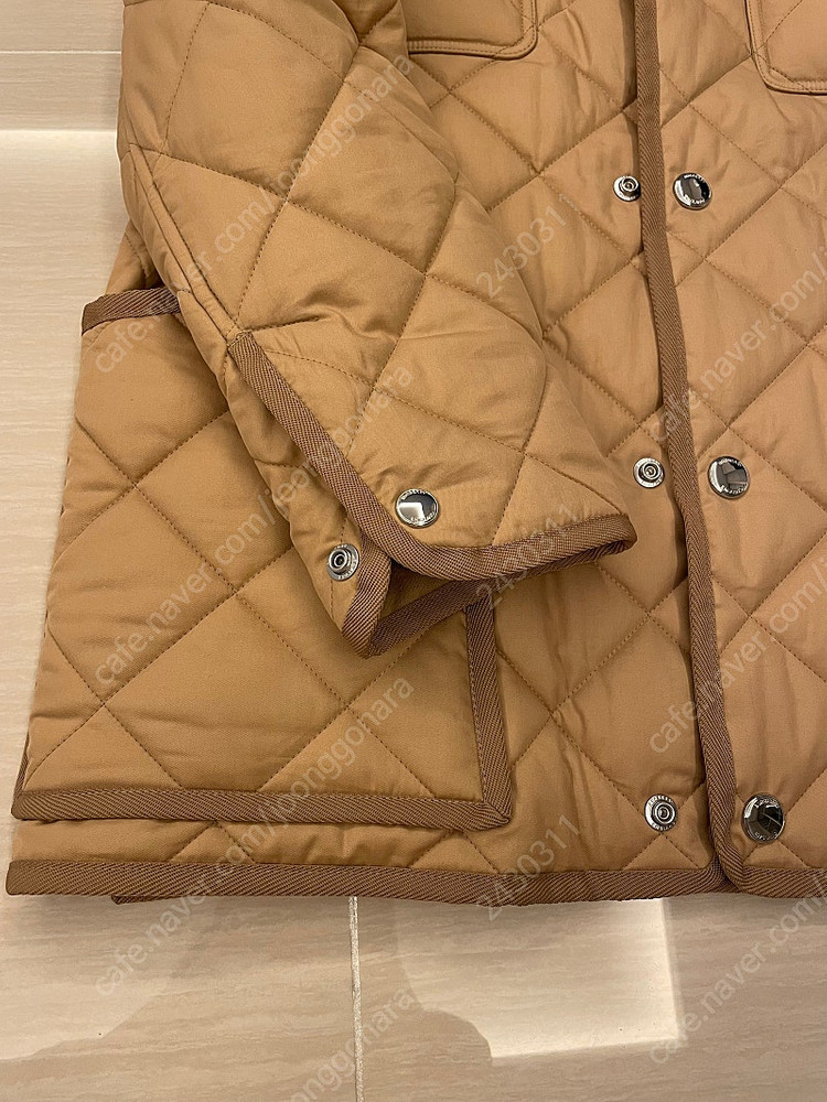 BURBERRY 버버리 다이아몬드 퀼팅 로고 남성 자켓 23SS 8058116 판매 이미지