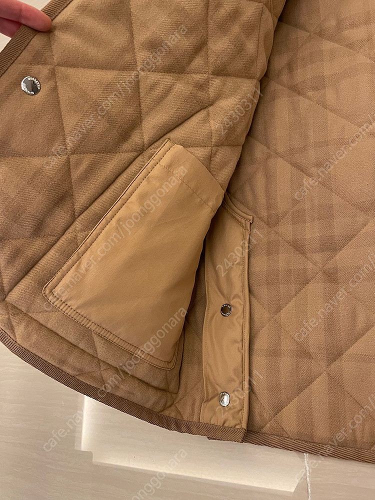 BURBERRY 버버리 다이아몬드 퀼팅 로고 남성 자켓 23SS 8058116 판매 이미지