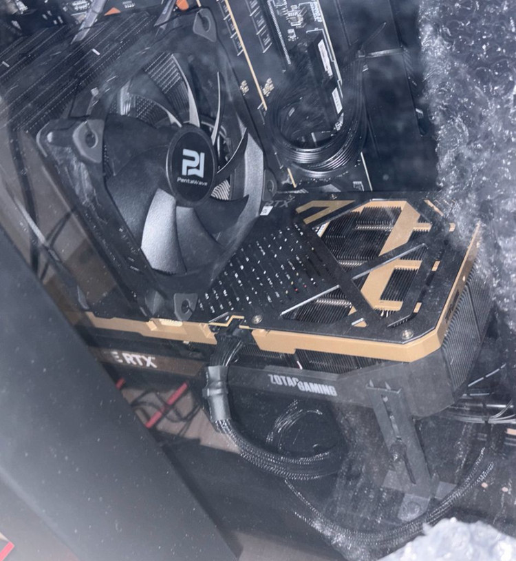 조텍 Zotac GAMING 지포스 RTX 5090 SOLID OC D7 32GB 이미지