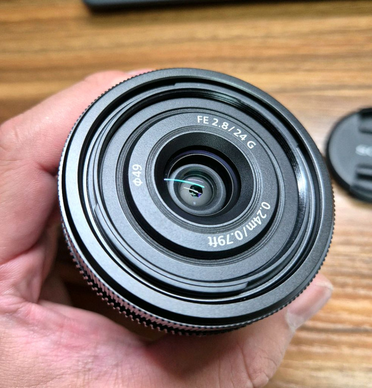 Sony FE 24mm F2.8 이미지