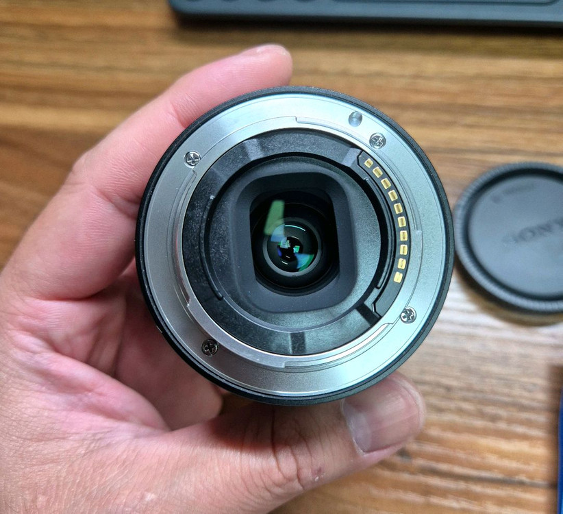 Sony FE 24mm F2.8 이미지
