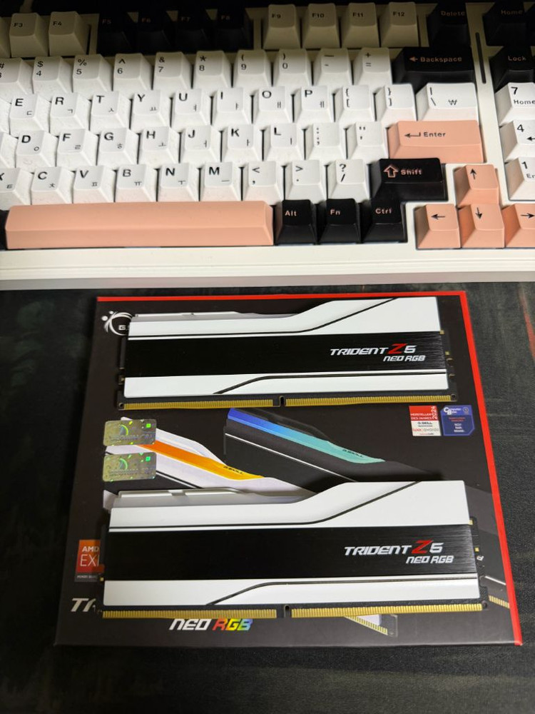 지스킬 트라이던트 ddr5 6000 cl26 1.45v (32g 16x2)화이트 서린정발 팝니다 이미지